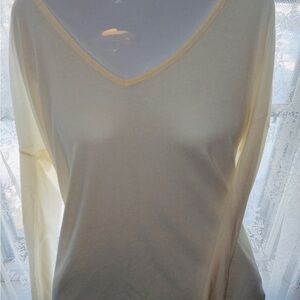 Express cream v kneck soft top open back long slve women’s size S excellent cond
